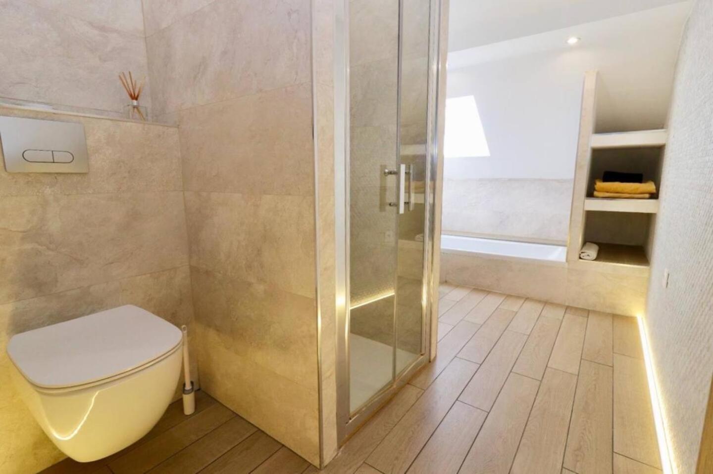 Duplex 120M2 Terrasse Vue Sur Nimesアパートメント エクステリア 写真